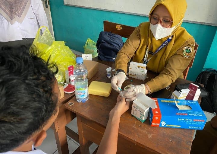 UPT Puskesmas Bangunsari Lakukan Screening Kesehatan bagi Seluruh Siswa SMK Muhammadiyah 3 Dolopo
