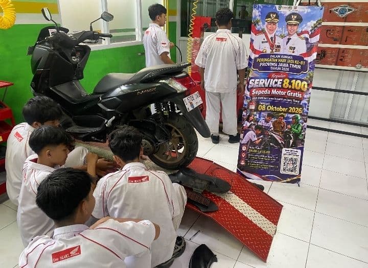Semarak Hari Jadi ke-81 Jawa Timur, Siswa SMK Muhammadiyah 3 Dolopo Ikuti Service Motor Gratis